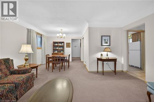 59 Cloke Court, Hamilton, ON - Indoor Photo Showing Living Room