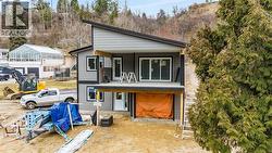 2808 1st Avenue  Castlegar, BC V1N 2R2