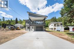 2808 1st Avenue Castlegar, BC V1N 2R2
