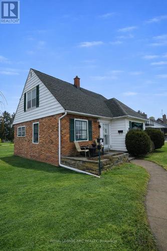 19 Lakeshore Road, Port Colborne (Sugarloaf), ON - Outdoor