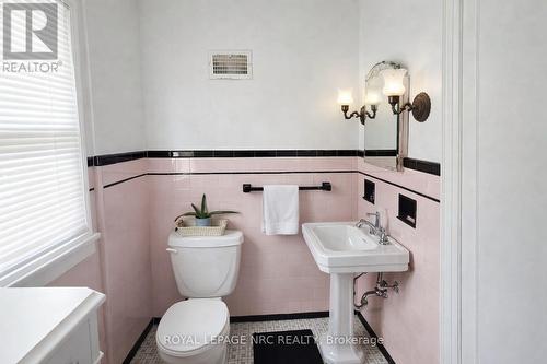 19 Lakeshore Road, Port Colborne (Sugarloaf), ON - Indoor Photo Showing Bathroom