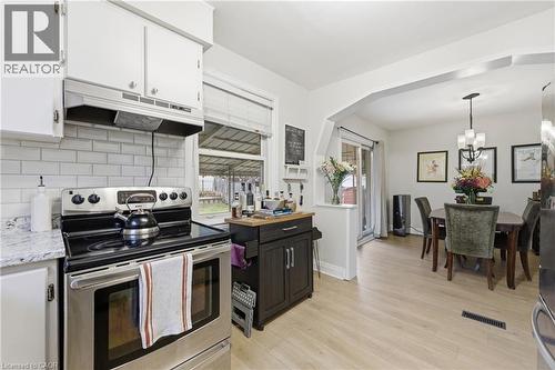 258 Cloverdale Avenue, Hamilton, ON - Indoor Photo Showing Kitchen