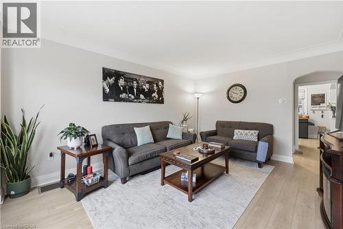 258 Cloverdale Avenue, Hamilton, ON - Indoor Photo Showing Living Room