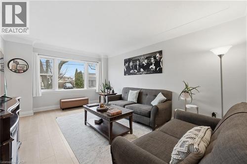 258 Cloverdale Avenue, Hamilton, ON - Indoor Photo Showing Living Room