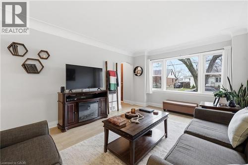 258 Cloverdale Avenue, Hamilton, ON - Indoor Photo Showing Living Room