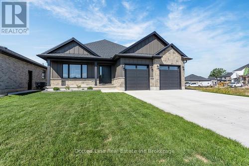 18 WALNUT DRIVE  Tillsonburg, ON N4G 5S2