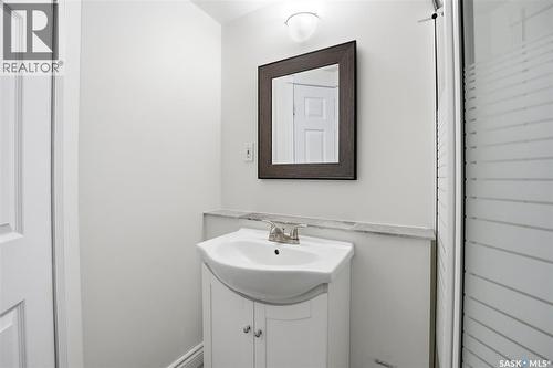 3314 Dieppe Street, Saskatoon, SK - Indoor Photo Showing Bathroom
