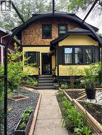 702 Lansdowne AVENUE Saskatoon, SK S7N 1E5