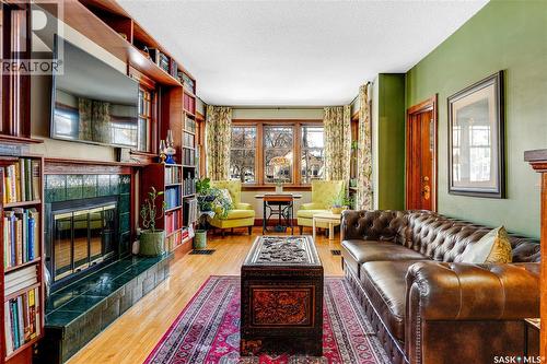 702 Lansdowne Avenue, Saskatoon, SK - Indoor Photo Showing Living Room With Fireplace