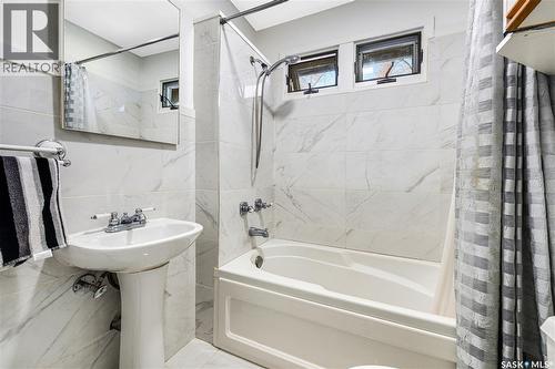 702 Lansdowne Avenue, Saskatoon, SK - Indoor Photo Showing Bathroom