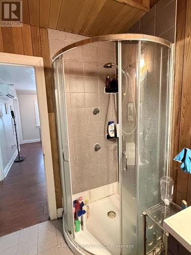 110 Traymore Avenue, Hamilton, ON - Indoor Photo Showing Bathroom