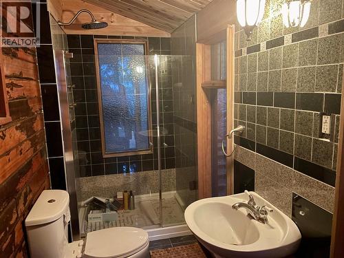 31 Lime Cliffs Beach, Sicamous, BC - Indoor Photo Showing Bathroom
