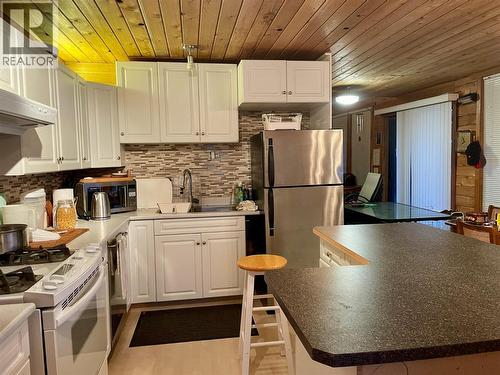 31 Lime Cliffs Beach, Sicamous, BC - Indoor Photo Showing Kitchen