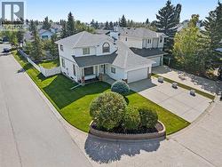 238 Hawktree Bay NW  Calgary, AB T3G 2Z3