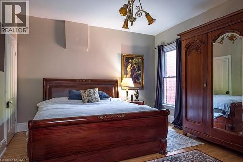 122 East Avenue S, Hamilton, ON - Indoor Photo Showing Bedroom