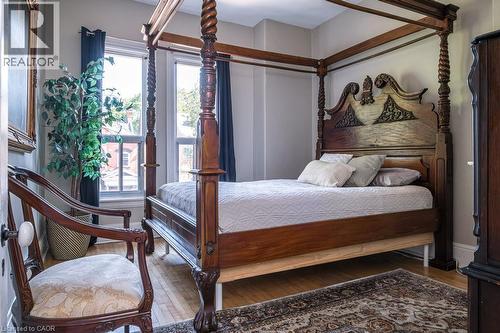 122 East Avenue S, Hamilton, ON - Indoor Photo Showing Bedroom
