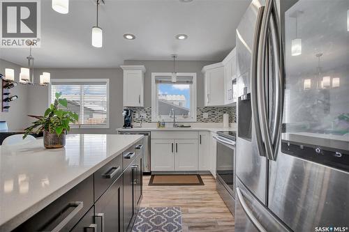 321 Secord Way, Saskatoon, SK - Indoor Photo Showing Kitchen With Stainless Steel Kitchen With Upgraded Kitchen