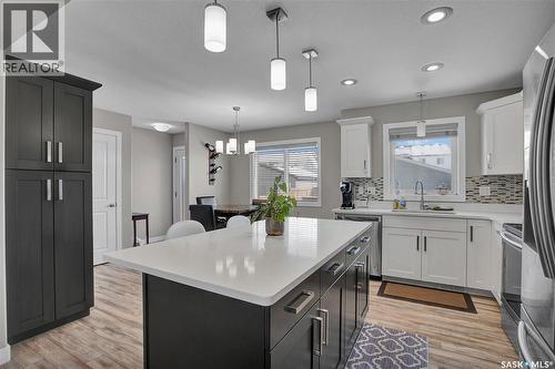 321 Secord Way, Saskatoon, SK - Indoor Photo Showing Kitchen With Upgraded Kitchen