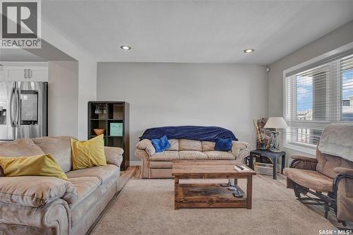 321 Secord Way, Saskatoon, SK - Indoor Photo Showing Living Room