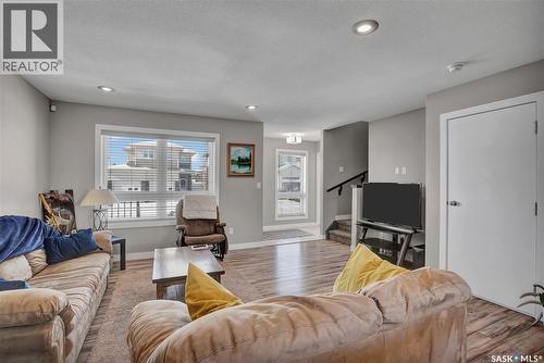321 Secord Way, Saskatoon, SK - Indoor Photo Showing Living Room