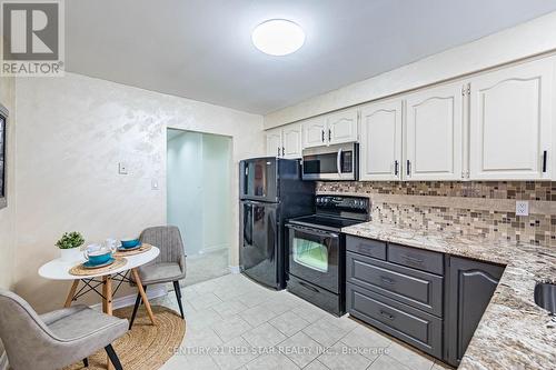 25 Devonshire Drive, Brampton, ON - Indoor Photo Showing Kitchen
