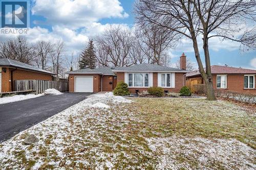 No Sidewalk, A Lot Of Parking - 25 Devonshire Drive, Brampton, ON - Outdoor With Facade