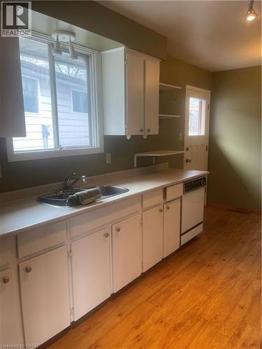 24 Yeoville Court, Hamilton, ON - Indoor Photo Showing Kitchen With Double Sink
