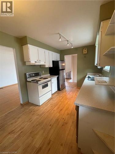 24 Yeoville Court, Hamilton, ON - Indoor Photo Showing Kitchen