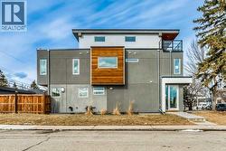 4504 37 Avenue SW  Calgary, AB T3E 1C8