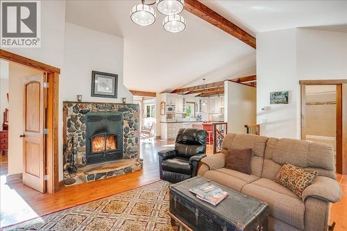 3371 Highway 3B, Fruitvale, BC 