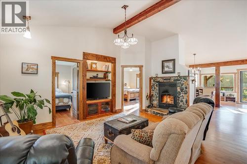 3371 Highway 3B, Fruitvale, BC 