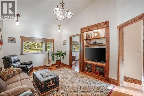 3371 Highway 3B, Fruitvale, BC 