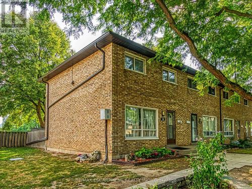 18 RIVERDALE DRIVE  Hamilton, ON L8E 1J8