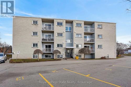 1 - 37 CONROY CRESCENT  Guelph (Dovercliffe Park/Old University), ON N1G 2V5
