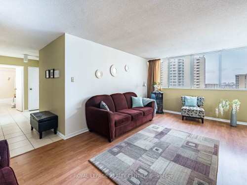 1604-3590 Kaneff Crescent W, Mississauga, ON - Indoor Photo Showing Living Room