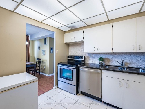 1604-3590 Kaneff Crescent W, Mississauga, ON - Indoor Photo Showing Kitchen With Double Sink
