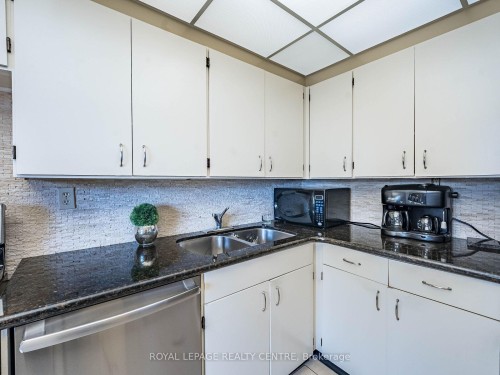 1604-3590 Kaneff Crescent W, Mississauga, ON - Indoor Photo Showing Kitchen With Double Sink