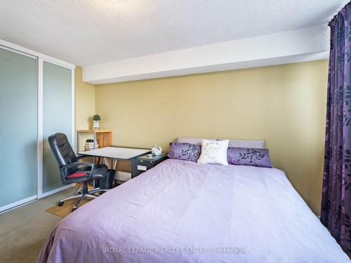 1604-3590 Kaneff Crescent W, Mississauga, ON - Indoor Photo Showing Bedroom