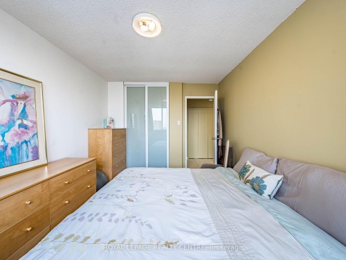 1604-3590 Kaneff Crescent W, Mississauga, ON - Indoor Photo Showing Bedroom