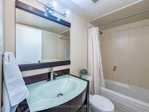 1604-3590 Kaneff Crescent W, Mississauga, ON - Indoor Photo Showing Bathroom