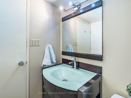 1604-3590 Kaneff Crescent W, Mississauga, ON - Indoor Photo Showing Bathroom