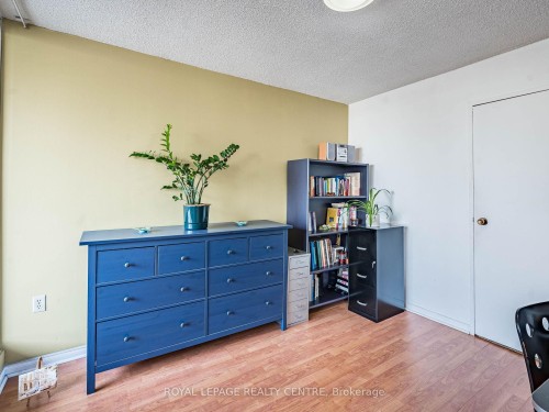 1604-3590 Kaneff Crescent W, Mississauga, ON - Indoor Photo Showing Other Room