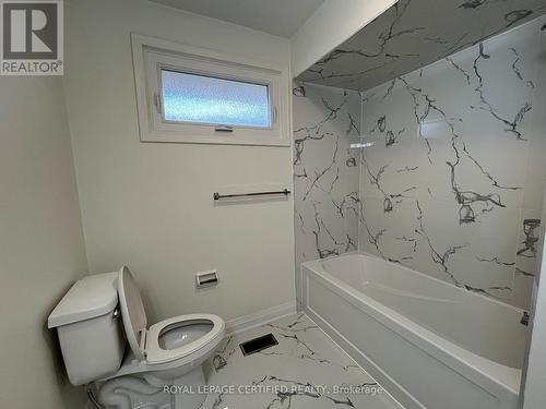 617 West 5Th Street, Hamilton, ON - Indoor Photo Showing Bathroom