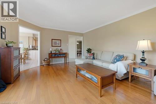 32 Kingfisher Crescent, Cambridge, ON - Indoor Photo Showing Living Room