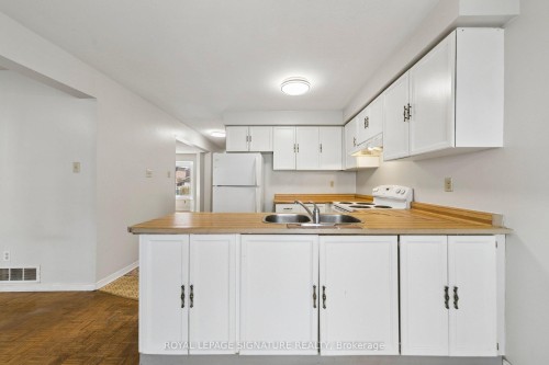 156 Macedonia Crescent, Mississauga, ON - Indoor Photo Showing Kitchen With Double Sink