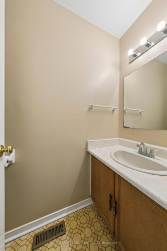 156 Macedonia Crescent, Mississauga, ON - Indoor Photo Showing Bathroom