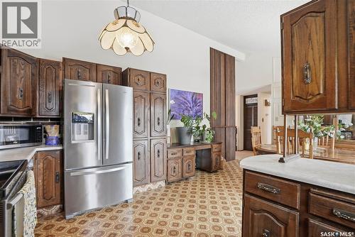 743 Coppermine Crescent, Saskatoon, SK - Indoor Photo Showing Kitchen