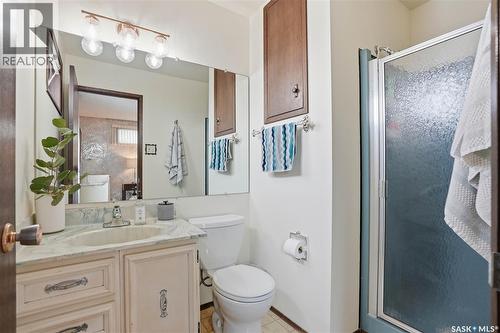 743 Coppermine Crescent, Saskatoon, SK - Indoor Photo Showing Bathroom