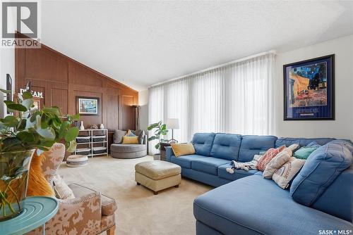 743 Coppermine Crescent, Saskatoon, SK - Indoor Photo Showing Living Room