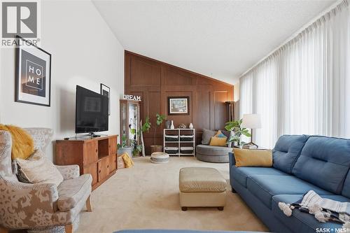 743 Coppermine Crescent, Saskatoon, SK - Indoor Photo Showing Living Room